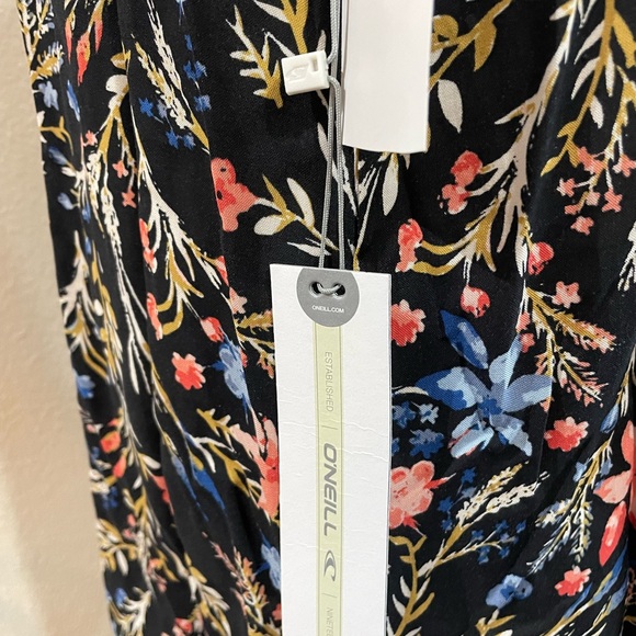 NWT / O’Neill / Halter Style Top / Size Medium - Picture 6 of 6